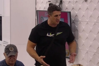 Krisitijan ne može da veruje šta je sebi dopustio: DOŠAO SAM DO TOGA DA SE PROSTITUTKA I LEZBEJKA PITA DA LI DA SE RUKUJE SA MNOM!