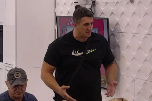 (VIDEO) JA SAM EKSPERT ZA PROVALU! Kristijanove lovačke priče: Iz mačke, ovako kao dim, fuuf, IZAĐE ČOVEK I PROĐE KROZ MENE!