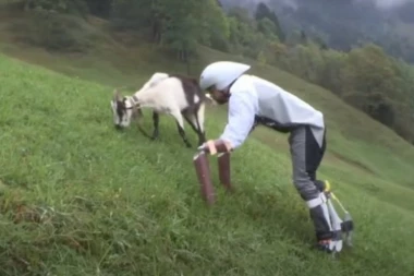 ČOVEK SE PRETVORIO U JARCA: Stavio protetičke udove, tri dana šetao po švajcarskim proplancima, a onda je shvatio jedno!