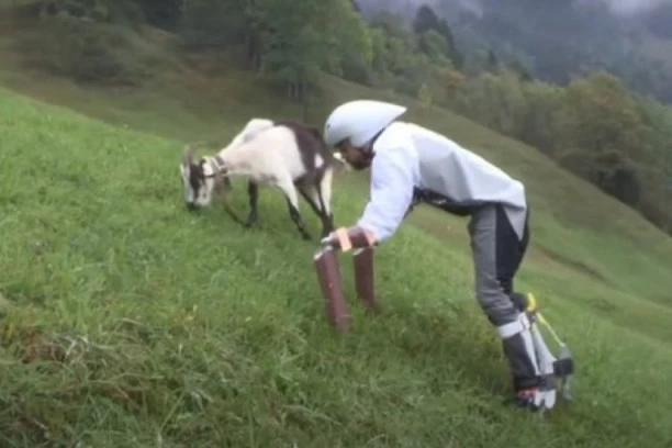ČOVEK SE PRETVORIO U JARCA: Stavio protetičke udove, tri dana šetao po švajcarskim proplancima, a onda je shvatio jedno!
