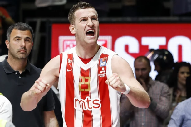 POTPISAO CENTAR: Vratio se Alen Omić!