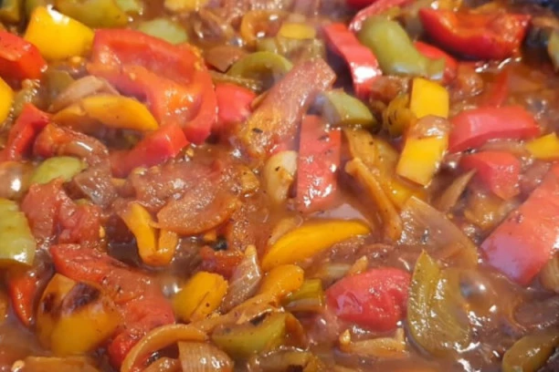 (RECEPT) Ne može ukusnije: Spremite SATARAŠ po recepturi naših baka!