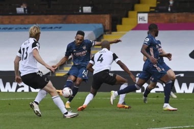 EKSPERIMENTI MU SE OBILI O GLAVU: Parker ostavio Mitrovića na klupi, pa "popio" tri komada od razigranog Arsenala na otvaranju Premijer lige!