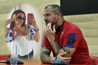 (FOTO) SLATKA KAO STRAĆATELA: Dekijeva snajka je prava BOMBETINA