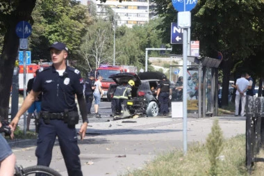 EKSPLOZIJA NA NOVOM BEOGRADU: Zapaljeno vozilo, povređene dve osobe!