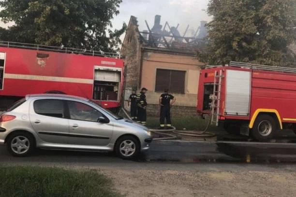 POŽAR NA PALILULI: Gorele dve barake u Vuka Vrčevića!