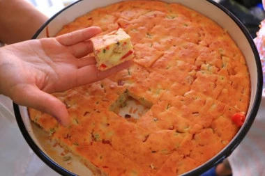 CARSKA PITA PO NANINOM RECEPTU: Prepuna ukusnih sastojaka, a drži sitim CEO DAN!