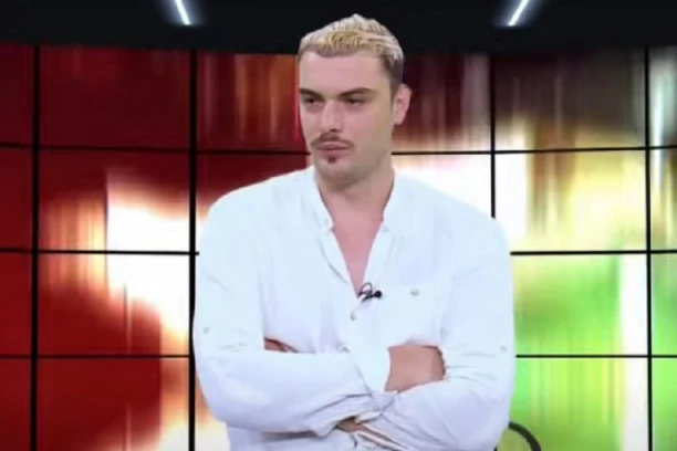 (VIDEO) PLJUNO ME, PA ME POTAPŠAO! Toma Panić nije birao reči za Frana: Voli da se šlihta fanovima!