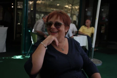 (VIDEO) KIJINA MAJKA SE SKINULA! Ispalo joj sve iz grudnjaka: ŠOK ZA SVE - KAMERE SVE USNIMILE!