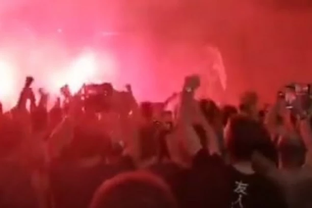 HAOS NA UTAKMICI U CRNOJ GORI: Prekinut susret elitnog fudbalskog ranga, stolice i baklje letele na sve strane - GOLMAN jedva izvukao ŽIVU GLAVU! (VIDEO)