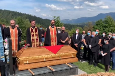 (VIDEO) SAHRANJEN MOMČILO KRAJIŠNIK! Reči mitropolita koji je držao opelo razarala srca prisutnih