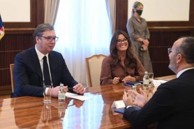 (FOTO) VAŽNI RAZGOVORI: Vučić se sastao sa šefom delegacije EU Fabricijem