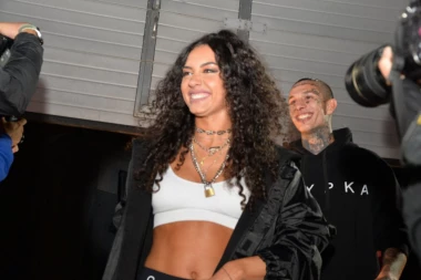 PAULA RADILA KAO GO-GO IGRAČICA, UBACIVALI JOJ NOVAC U GAĆICE! Zadrugarka krije kako je zarađivala posle škole!