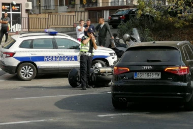TEŠKA SAOBRAĆAJKA KOD PRAVNOG FAKULTETA: Kolima pokosio motociklistu, policija vrši uviđaj!
