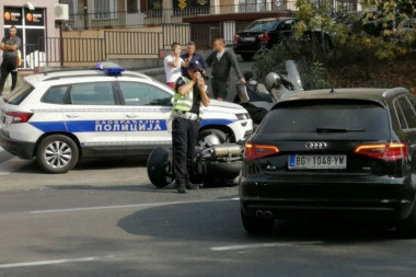 TEŠKA SAOBRAĆAJKA KOD PRAVNOG FAKULTETA: Kolima pokosio motociklistu, policija vrši uviđaj!