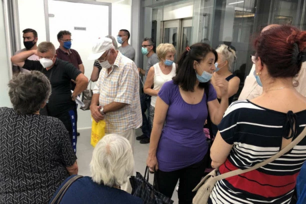 ČEKAONICE U SRBIJI PUNE! Tri simptoma najčešća, lekari imaju pune ruke posla