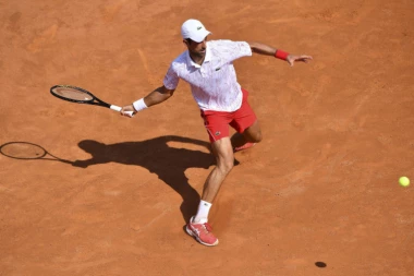 ĐOKOVIĆ HAOTIČNOM IGROM DO POLUFINALA: Nemac propisno namučio Srbina, Novak slomio reket - pa dokrajčio 97. tenisera sveta!