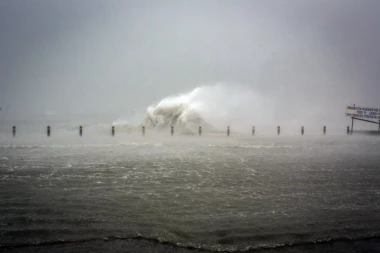 STRAŠNO NEVREME ZADESILO FRANCUSKU I ITALIJU: Dvoje poginulo, a devet osoba se smatra nestalima!
