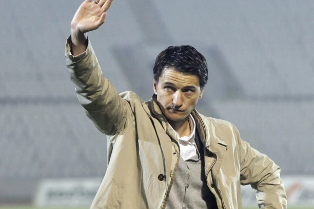 SRBI POLOVIČNI: Ivić u nadoknadi do pobede, Paunović doživeo debakl!