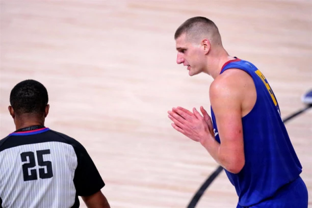 ŠTA SE DEŠAVA SA JOKIĆEM? Navijači Denvera u šoku!