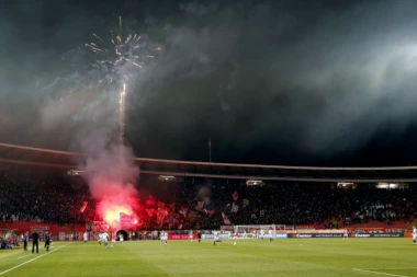 (HIT FOTO) INTERNET GORI, MA KAKVA KORONA: Navijač crveno-belih pronašao način da BODRI voljeni klub!