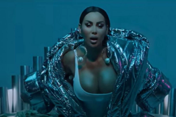 PROPEVALA ČIM SU JE UHAPSILI: Poznata pevačica krijumčarila PIŠTOLJ prilikom izlaska sa KOSOVA