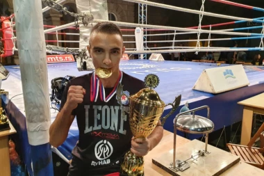 DEVETA TITULA ZA 100. JUBILEJ: Bokseri Radničkog šampioni, Loznica predala meč na 0:6!