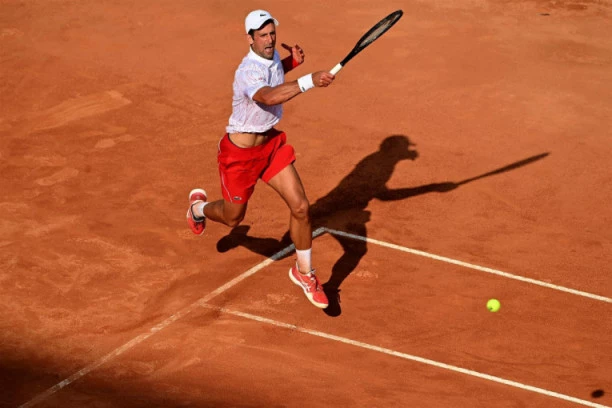 ĐOKOVIĆ POBEĐUJE I KAD NE IGRA NAJBOLJI TENIS: Novak loše počeo, pa počistio Norvežanina za 10. finale u Rimu!