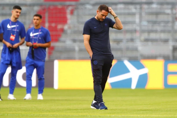 LEGENDARNI ENGLEZ GRMI NA ČELSI: Nikad ništa nećete naučiti