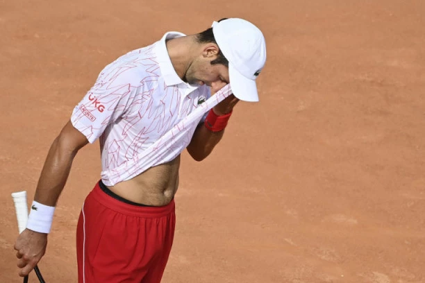 IZDAO GA: Maradana ZABIO Novaku nož u leđa!