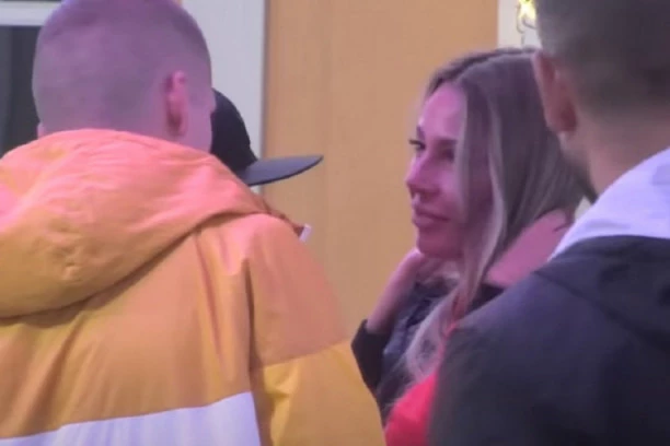 Učesnica "Zadruge" čiji je verenik doživeo udes se vratila u rijaliti: Sa cimerima podelila sve o njegovom stanju!