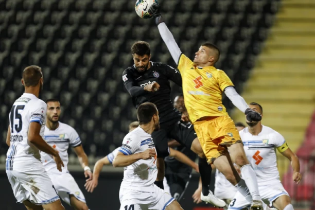 AFERA "ČIST RUKE": Veljković MULJAO sa transferima 10 SRBA!