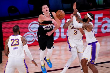 (VIDEO) NI STRAŠNI LEBRON NIJE POMOGAO LEJKERSIMA: Jokić dabl-dablom predvodio Denver do velike pobede