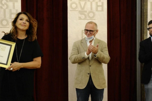 Dodeljene plakete "Festovih 50" u Skupštini grada Beograda