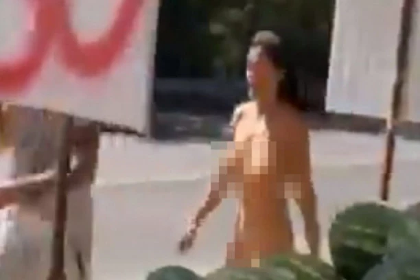 (18+ VIDEO) GOLA KUPUJE LUBENICE! Otkriveno KO JE DEVOJKA kao od majke rođena u klipu koji je ZAPALIO INTERNET