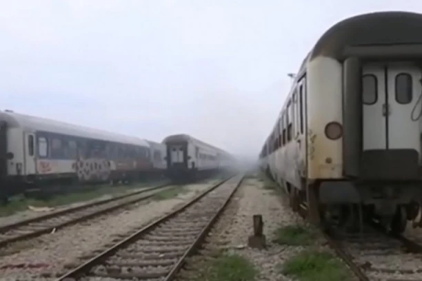 DEČAK ZADOBIO TEŠKE OPEKOTINE! Udarila ga struja kad se popeo na vagon! NESREĆA KOD VRANJA!