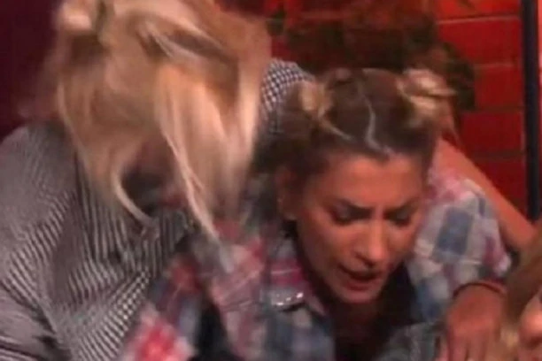 Uletela u studio i napala koleginicu: POTUKLE SE voditeljke Happy televizije!