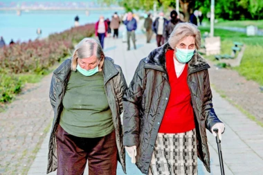 DRAMATIČNO UPOZORENJE SZO: Za mesec dana korona će ponovo kositi starije!