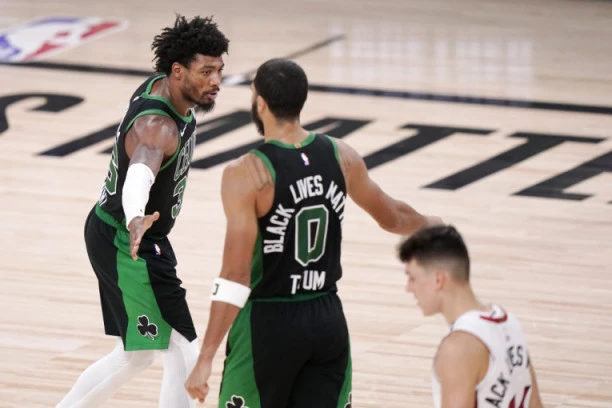 (FOTO) AMERIKA U SUZAMA: Preminula jedna od najvećih legendi NBA lige