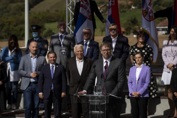VUČIĆ O LAŽIMA DA OBNAVLJA DUŠANOVO CARSTVO: Region je U PANICI, ne žele RAST SRBIJE