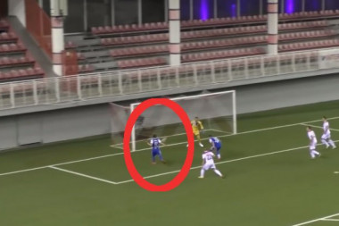 (VIDEO) PROMAŠAJ SEZONE: Bivši igrač Zvezde sa dva metra nogom prebacio gol