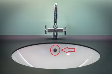 Ovo ste se sigurno često pitali: Evo čemu služi mala rupa na lavabou, ima 2 vrlo bitne funkcije