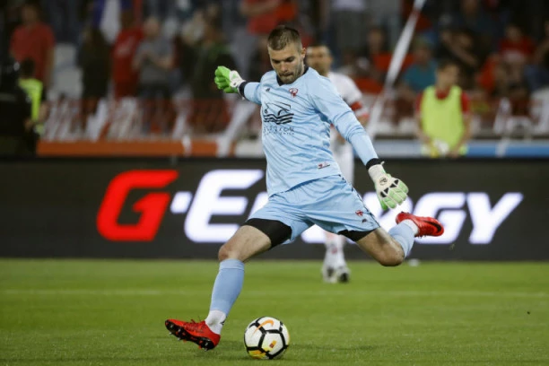 SRPSKI GOLMAN ŠOKIRAN POSLE ODLUKE UEFA: Nešto se desilo u poslednjem momentu...