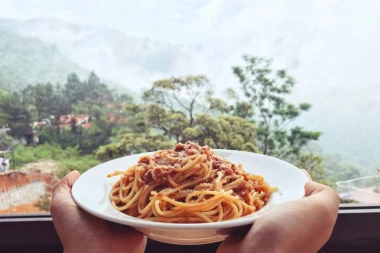 (RECEPT) JEDNOSTAVNO I UKUSNO: Testenina na studentski način!