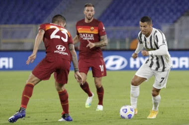 (VIDEO) SJAJAN DERBI U RIMU: Četiri gola, dva penala i crveni karton na meču Rome i Juventusa