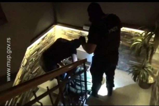 (VIDEO) UHVAĆENI U BRUTALNOM ZELENAŠENJU: Pozajmio 4.000, a nazad tražio neverovatnih 40.000 evra!