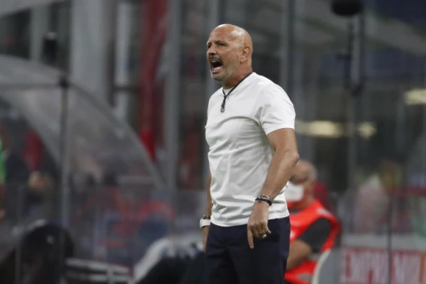 MIHAJLOVIĆ ODLAZI NA OSTRVO? Bolonja se oprašta sa Sinišom, a SRPSKI FUDBALER trlja ruke!