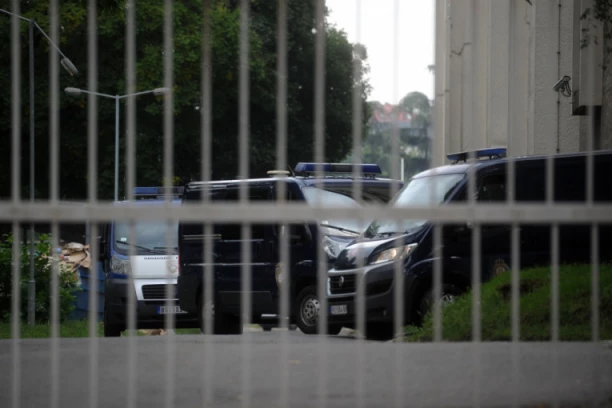 NAKON "KUPOVINE" MOBILNOG, ZATVOR! Muškarac iz Požege dužan da plati još dodatnih 60.000 dinara zbog PREVARE!