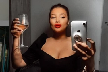 (FOTO) GRUDI BALKANSKE: Najse*si voditeljka kojoj zavidi i Dileta Leota na NADREALNIM OBLINAMA!