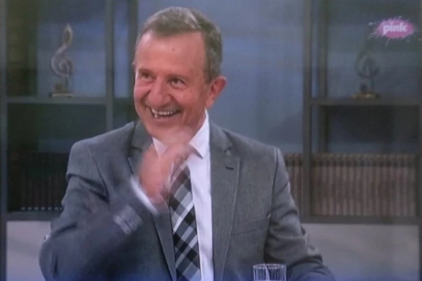 SVE PRŠTI U STUDIJU TV PINK! Smehotresan gaf poznatog voditalja: Probao sam proizvode iz Jovanjice i BIO SAM VESELIJI